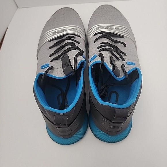 Athletic_Shoes
